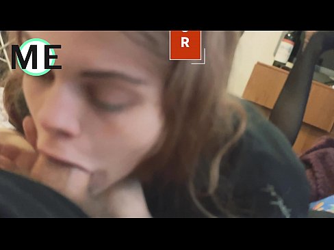❤️ Πούτσος στο λαιμό της, σκισμένο καλσόν και σκισμένα τακούνια ❤️ Ανώμαλο βίντεο
